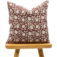 Designer Floral Umber Burgund Auf Natürlichem Leinen Kissenbezug, Burgunder Boho Dekokissen, Blumenkissenbezug von Krinto