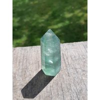B-Ware Grüner Fluorit Turm | Heilstein Obelisk Point Spitze Kristall Kristallturm Edelstein Edelsteinturm von KristallLiebeCo