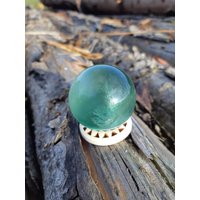 Grüne Fluorit Kugel B | 40 Mm Fluoritkugel Mit Regenbogen Edelstein Edelsteinkugel Kristall Kristallkugel Heilstein Dekoration von KristallLiebeCo