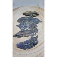Labradorit Feder Edelstein Kristall Heilstei Deko Schnitzerei Carving Blatt Kristallfeder Vogelfeder Flashy Flash Handstein Handschmeichler von KristallLiebeCo