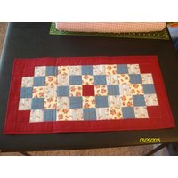 Gesteppte "Ring Um Roses" 7-Pc-Platzdeckchen-Set von KristasQuiltsAndMore