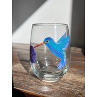 Handbemaltes Kolibri Weinglas von KristenAugustineArt