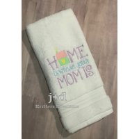 Zuhause Ist, Wo Deine Mutter Ist. Muttertagsgeschenk. Muttertag. Dekor. Badezimmer. Küche. Gestickt. Handtuch. Badetuch von KritterzKreationz