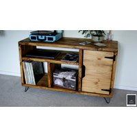 Plattenspieler Ständer | Schallplattenaufbewahrung Gerüstmöbel Rustikaler Fernsehtisch Tv-Schrank Krud-44 V2 von KrudFurniture