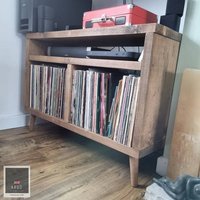 Plattenspieler Ständer | Schallplattenaufbewahrung Holzfüße Krud-71 V2 von KrudFurniture