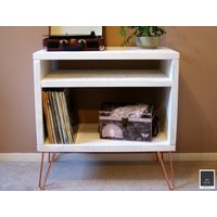 Plattenspielerständer Weiß | Schallplattenaufbewahrung Plattenspieler Ständer Gerüstmöbel Kupfer Tv-Schrank Retro Fernsehtisch Krud-37 V2 von KrudFurniture