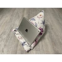 Buchstütze Lesekissen Ipad Kissen Tablet Leseknochen Blumen Tabletkissen von KruemelsAtelier