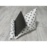 Buchstütze Lesekissen Ipad Kissen Tablet Leseknochen Boot Schiff Segelboot Tabletkissen von KruemelsAtelier