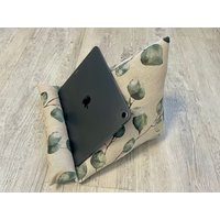 Buchstütze Lesekissen Ipad Kissen Tablet Leseknochen Eukalyptus Buchhalter von KruemelsAtelier