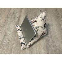 Buchstütze Lesekissen Ipad Kissen Tablet Leseknochen Pferde Tabletkissen von KruemelsAtelier