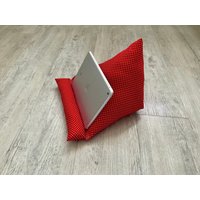 Buchstütze Lesekissen Ipad Kissen Tablet Leseknochen Punkte Rot Weiß Dots Tabletkissen von KruemelsAtelier