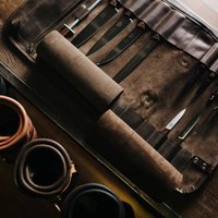 Leder Messerrolle Für Küchenchef Kruk Garage Geschenke Kochs Messer Tasche Lagerung Kostenlose Personalisierung von KrukGarageWorkstyle