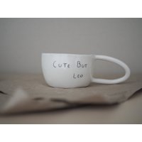Tasse Löwe Sternzeichen/Schriftzug Weiß Keramiktasse Getöpfert Tassen von KruthDesign