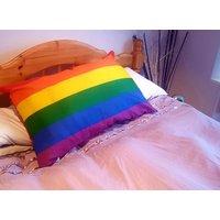 Große Gay-Pride-Flagge Kissenbezug Große Gay-Pride-Flagge Kissenbezug von KrystleDeanCrafts