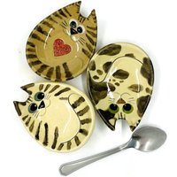 Braune Katzenschüssel Set Drei Katzen Schmuckhalter Niedliche Keramik Katze Schmuckschale Ringhalter Kleine Platte Schüssel Katzenschüssel-Set4 von KuCaCeramics