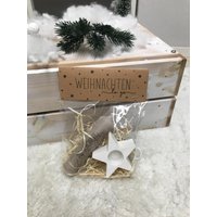 Weihnachtsgeschenke Kerze | Geschenkset |Wichtelgeschenk Nikolaus Dekoration Geschenkbox Holz Raysin Wichtel von KukuiCandlesShop