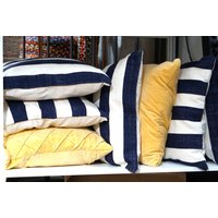 Deko-Kissen Kissenbezug 50x50 cm Handgewoben | Sofakissen Aus Baumwolle Blau Weiss Deko-Kissen Kissenbezug 50x50 cm Handgewoben | Sofakissen Aus Baumwolle Blau Weiss von RugsPavilion
