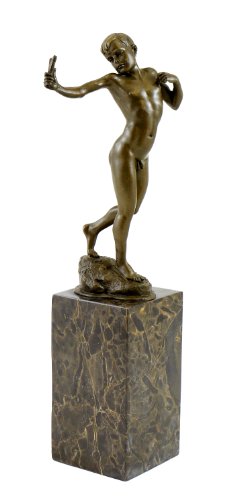 Kunst & Ambiente - Kleine Akt Bronzefigur - Junge mit Steinschleuder - signiert Milo - Statuen kaufen - 100% Bronze - Erotik Akt von Kunst & Ambiente