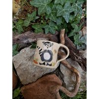 Getöpferte Tasse Mit Waschbär, Blumenwiese, 150 Ml Kindertasse von KunstKeramikAtelier