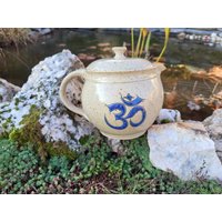 Getöpferte Teekanne, Om, Mandala, 1200 Ml Getöpferte Teekanne, Om, Mandala, 1200 Ml von KunstKeramikAtelier