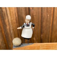 Gartenkunst, Gartenstecker Aus Holz Und Bronze, Liebe Großmutter Die Schatz Hütet, Mammutbaumholz von KunstMeile