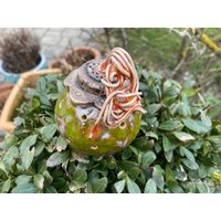Handgetöpferte Gartenkeramik Kugel Mit Keramik Spaghetti von KunstMeile