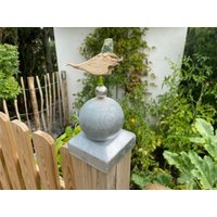 Pfostenkappe 9x9, Garten Deko Mit Einem Getöpferten Vogel Aus Keramik von KunstMeile