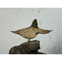 Zaunkönig Aus Keramik Auf Treibholz - Gartendeko Heller Vogel Dekoration Für Haus Oder Garten Getöpferter Keramikvogel, Gartenkeramik von KunstMeile