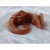 Schlafender Goldfluss Drachen Aus Epoxidharz von KunstausOrion
