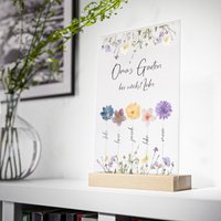 Omas Garten, Hier Wächst Liebe - Personalisiertes Geschenk Für Oma Mit Den Namen Der Enkelkinder Acrylglas Holzständer von KunstbySari