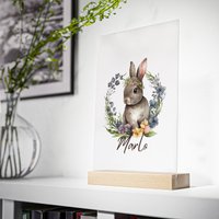 Personalisierter Hase Mit Blumenkrone | Kaninchen Portrait Personalisiertes Acrylglas Holzstand von KunstbySari