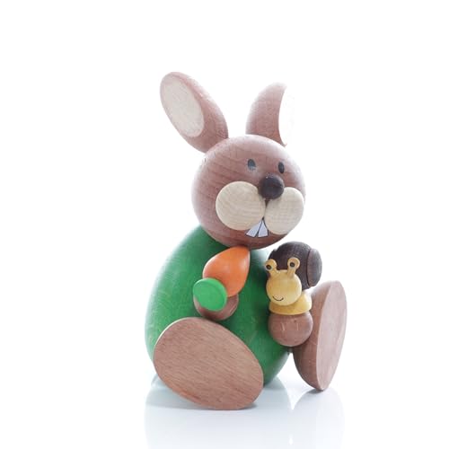 Kunsthandwerk Ullrich Osterhase sitzend mit Schnecke und Möhre BxH 6x9cm NEU Hase Osterfigur Osterdeko von Kunsthandwerk Ullrich