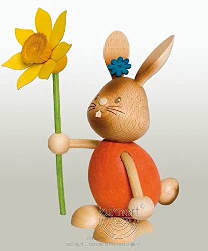 Kunsthandwerkstube Kuhnert Erzgebirge Stupsi Hase mit Blume von Kunsthandwerkstube