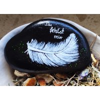 Grabdeko Mit Weißer Feder Als Individuelles Andenken Personalisierbar Und Anpassbar Grabgesteck Grabschmuck Gedenken Grabdeko Mit Weißer Feder Als Individuelles Andenken Personalisierbar Und Anpassbar Grabgesteck Grabschmuck Gedenken von Kunststudio24