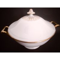 Elegante Suppenterrine Mit Goldrand Und Goldgriffen Von Thomas/Bavaria von KunstundSchund