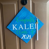 Türhänger Für Abschlusskappe, Abschlusskranz Der Klasse 2021, Individuelles Abschlussgeschenk, Abschlussdekoration, Personalisiertes Türhänger Für Abschlusskappe, Abschlusskranz Der Klasse 2021, Individuelles Abschlussgeschenk, Abschlussdekoration, Personalisiertes von KurensKustoms