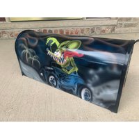 Ratte Fink Airbrush Flamme Metallflocken Nadelstreifen Hot Rat Rod Tattoo Art Mailbox Handgemalt von KustomsbyKro
