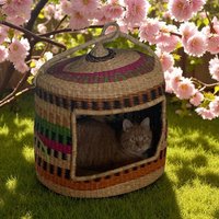 Handgewebter Katzenkorb Mit Tür - Natürliches Haustierbett in Beige, Kastanienbraun & Grün Aus Ghana Handgewebter Katzenkorb Mit Tür - Natürliches Haustierbett in Beige, Kastanienbraun & Grün Aus Ghana von KwayuFashion