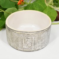 Keramik-Steingut-Schüssel - Strukturiertes Muster Aus Schwarz Und Weiß Keramik-Steingut-Schüssel - Strukturiertes Muster Aus Schwarz Und Weiß von KwiCo