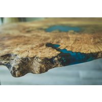 Live Edge Epoxy Fluss Spalted Big Leaf Maple Couchtisch von KylesCustomWoodworks