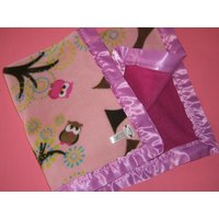 Sofort Lieferbar Rosa Und Braun Eulen in Den Bäumen Warme 2-Lagige Fleece Decke Mit Lila Satinbindung Für Kinder, Kleinkinder, Babys 32 "x 32" von KylieKissedDesigns