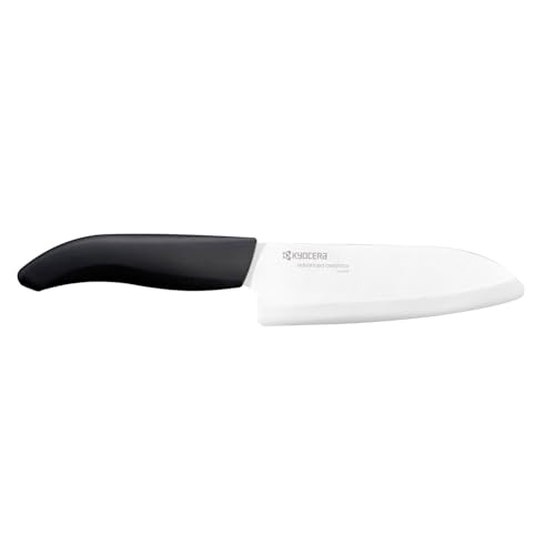 Kyocera Santoku Messer aus bruchfesterer, korrosionsfreier Zirkonia-Hochleistungskeramik (Z206). Extrem scharf, ultraleicht und deutlich länger scharf. Für absolut präzise Schnitte. Keimfrei und Geschmacksneutral. Ergonomischer Griff. Spülmaschinengeeignet. von KYOCERA