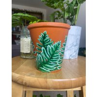 Grüner Farn Terrakotta Topf | Handbemalte Perfektes Geschenk Pflanztopf Wohnkultur von KyraLeighArt