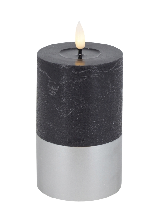 L.C. Wholesaler LED-Stumpenkerze LOUNGE ca. Ø 7,5, H 12cm in mit Alu-Silber/black rustic L.C. Wholesaler LED-Stumpenkerze LOUNGE ca. Ø 7,5, H 12cm in mit Alu-Silber/black rustic von L.C. Wholesaler