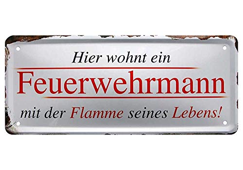 L.E.M.B. Hometrends Blechschild Deko Metall-Schild Fun Vintage Spruch 28cm x 12cm Hier wohnt EIN Feuerwehrmann mit der Flamme seines Lebens von L.E.M.B. Hometrends