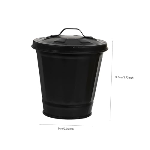 LALADEFIEE 2 Stücke Mini Metall Abfalleimer mit Deckel Schwarz Silber Kompakter Desktop Mülleimer aus Eisenblech für Büro Wohnzimmer Schlafzimmer Küchenaufbewahrung Platzsparend und Dekorativ von LALADEFIEE
