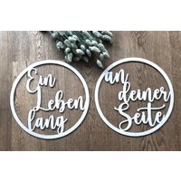stuhlschild, Kranz, 2 Er Set, Ein Leben Lang An Deiner Seite Aus Holz stuhlschild, Kranz, 2 Er Set, Ein Leben Lang An Deiner Seite Aus Holz von LAMANImanufaktur