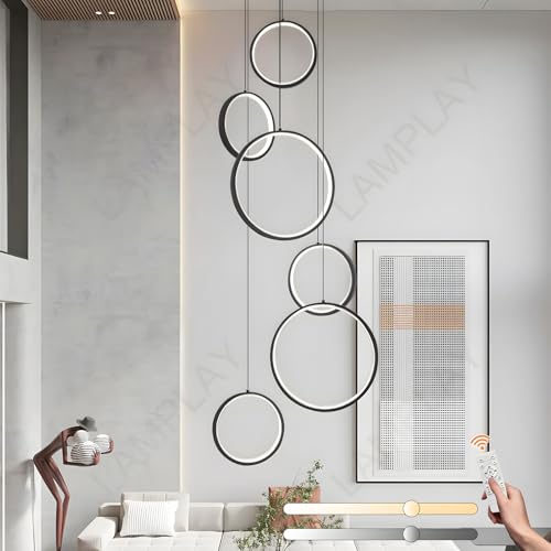 LAMPLAY LED-Kronleuchter Für Lange Treppen, Hoher Decke Mit 6 Schwarzen Ringen Lampe, DIY-Höhenverstellbare Pendelleuchte Für Den Eingangsbereich, Dimmbar Mit Fernbedienung 3000K-6000K von LAMPLAY