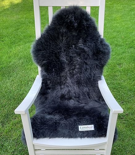 Lammfell grau schwarz - Premium Schaffell von LANABEST. Echtes Fell mit ganz zarter Wolle. Kuschelfell, geruchsarm, chromfrei gegerbt. Premium Qualität. Länge ca. 95cm von LANAMED