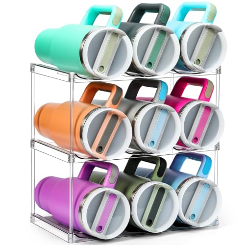 Design for Stanley Große Flaschen und Becher mit Griff, stapelbarer Acryl-Wasserflaschen-Organizer, transparent, Weinregal, Getränkehalter für Zuhause, Küche, Speisekammer, Regal, Arbeitsplatte Design for Stanley Große Flaschen und Becher mit Griff, stapelbarer Acryl-Wasserflaschen-Organizer, transparent, Weinregal, Getränkehalter für Zuhause, Küche, Speisekammer, Regal, Arbeitsplatte von LANDNEOO